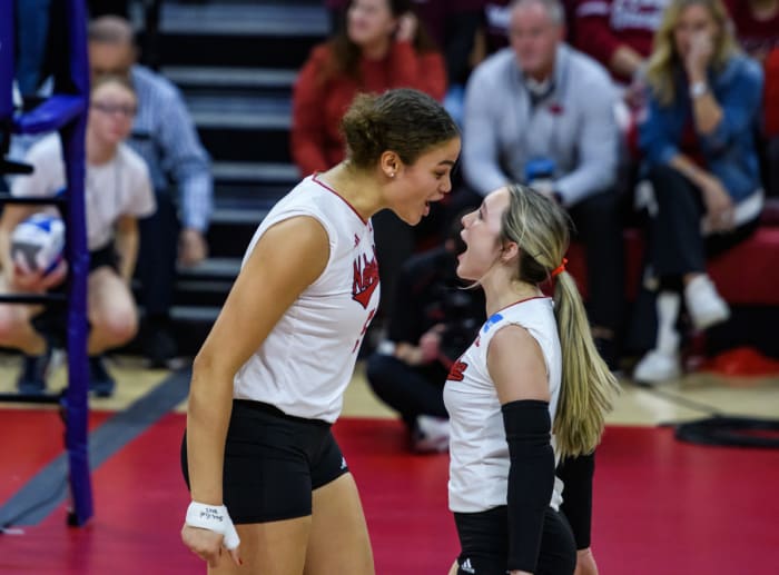 07_Bekka Allick, Laney Choboy_VB vs Arkansas Regional Final 1209